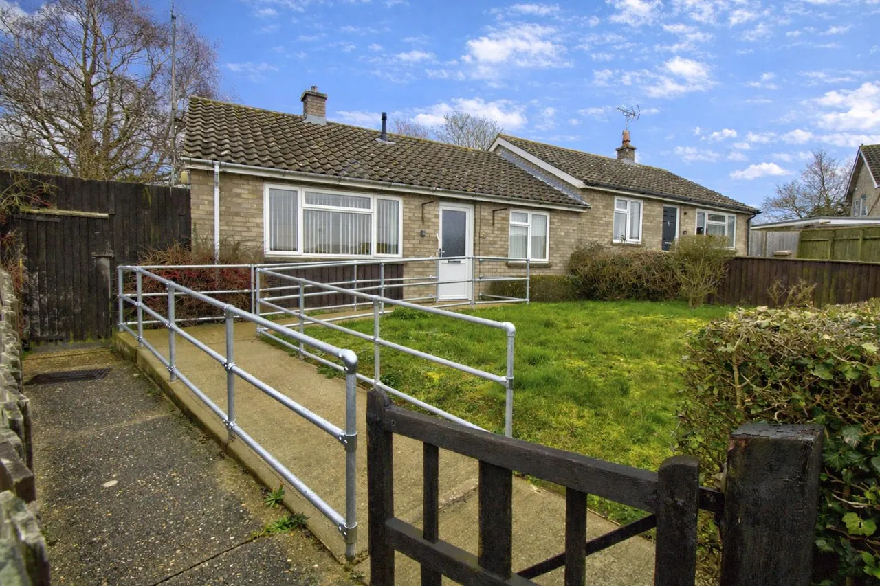2 bed house for sale, Fairfield Crescent, Framlingham, IP13