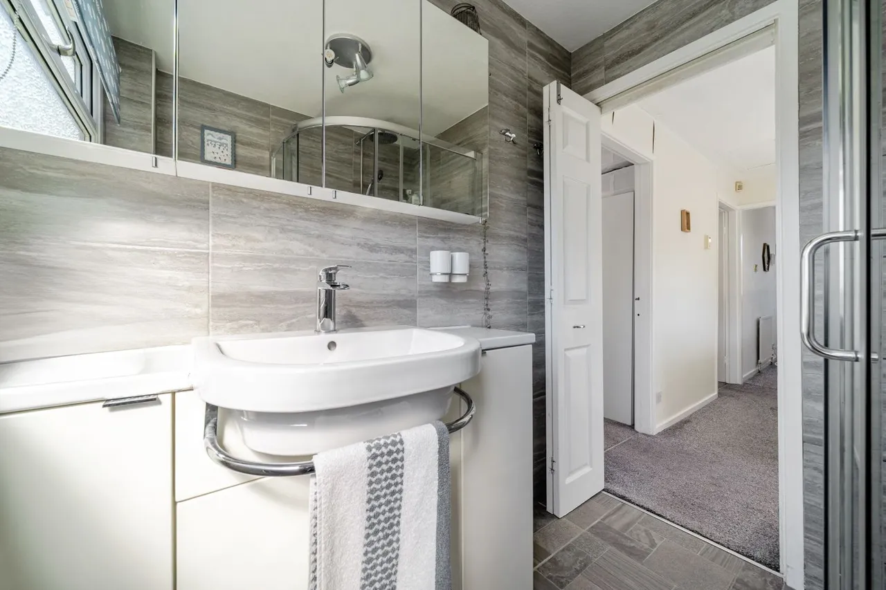 South View Crescent, Yeadon, LS19, photo 15