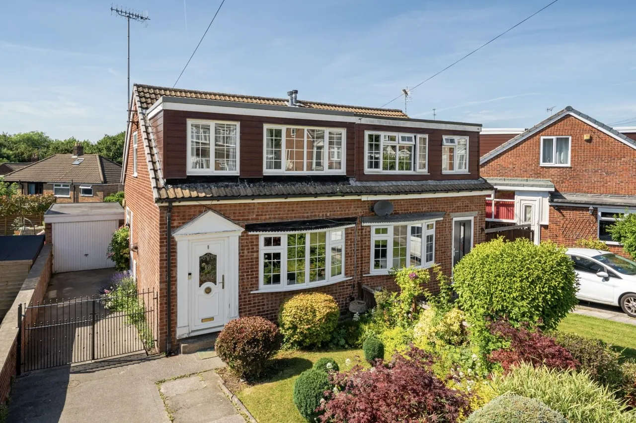 3 bed house for sale, South View Crescent, Yeadon, LS19