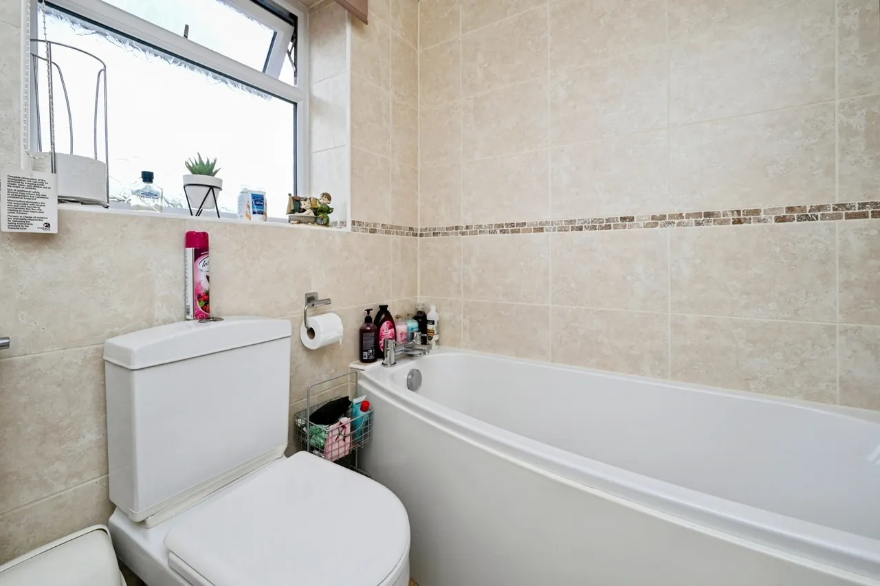 Buckingham Close, Kirkby-in-Ashfield, NG17, photo 15