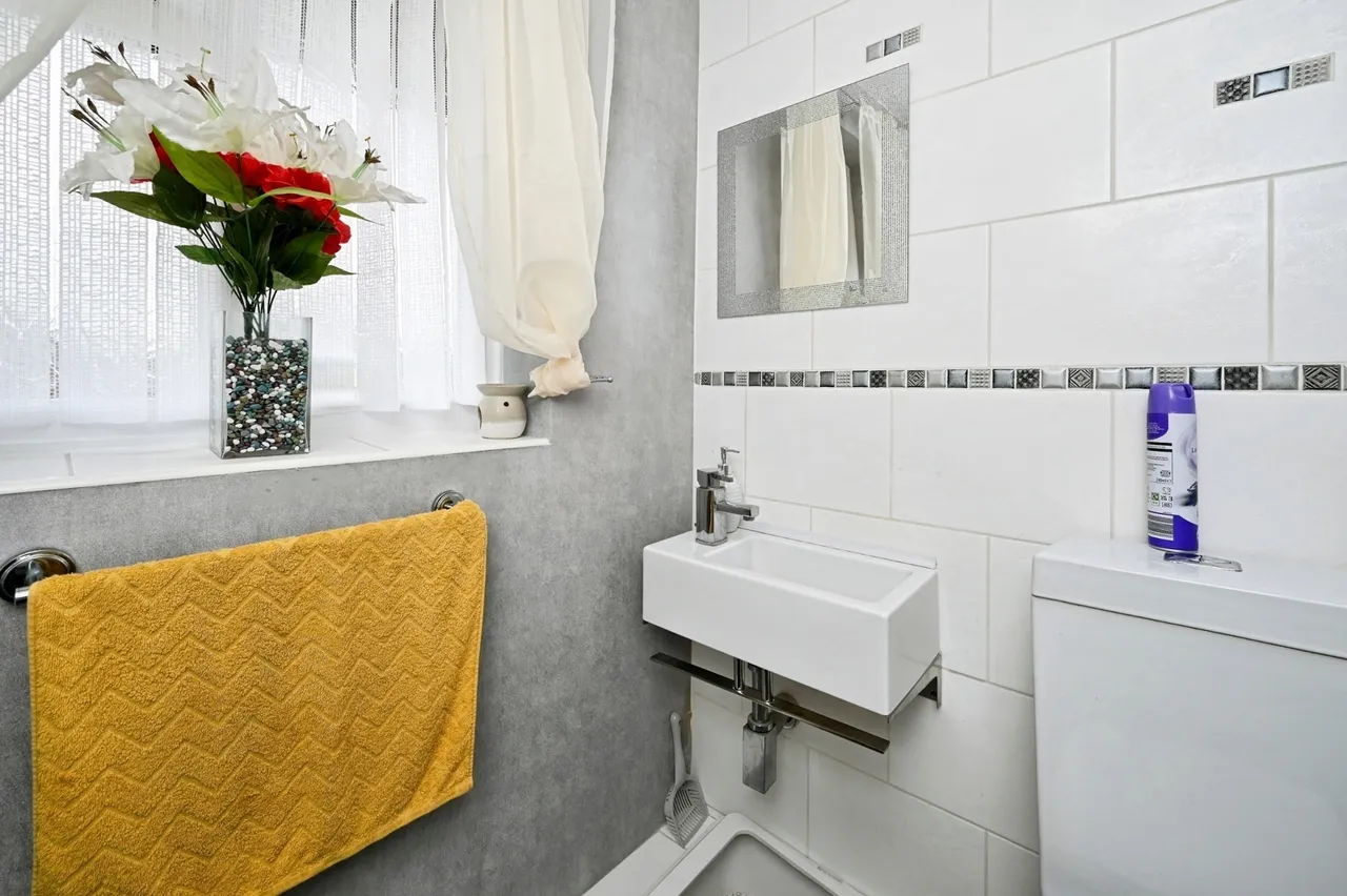 Buckingham Close, Kirkby-in-Ashfield, NG17, photo 8