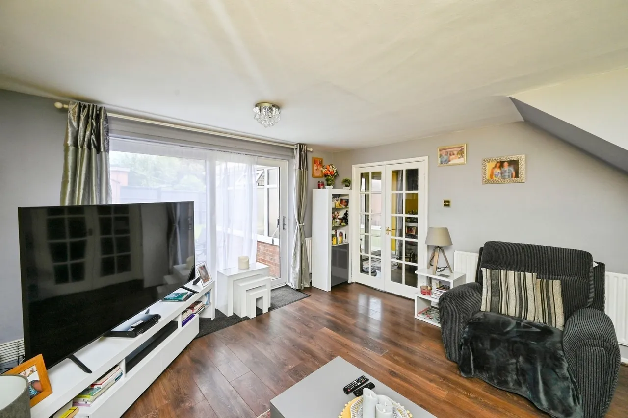 Buckingham Close, Kirkby-in-Ashfield, NG17, photo 3