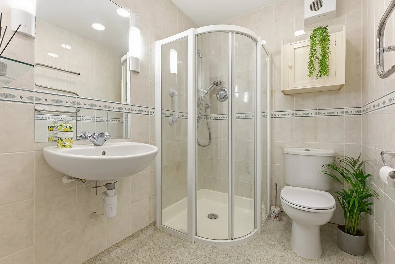 St. Marys Court, Beaconsfield, HP9, photo 8