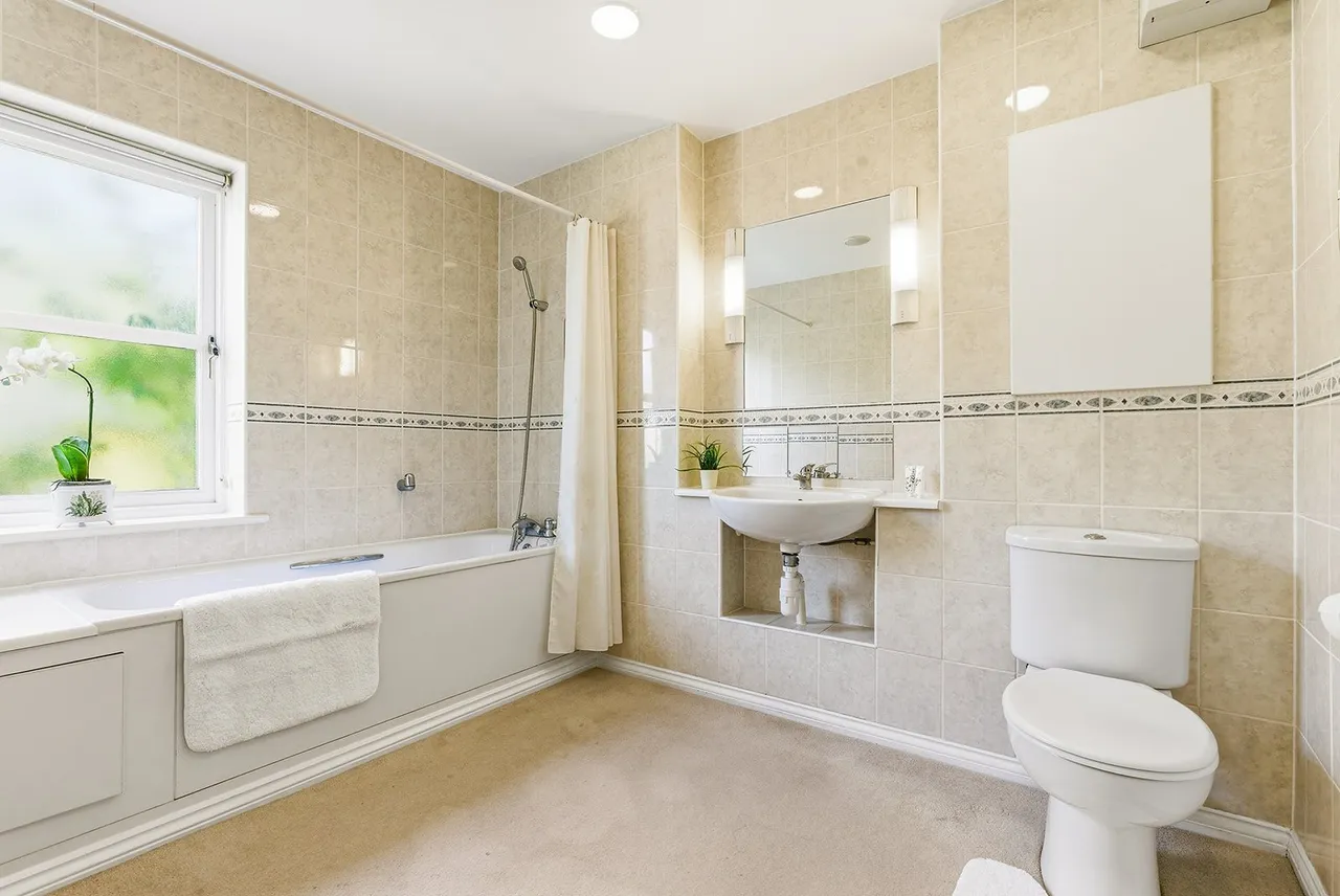 St. Marys Court, Beaconsfield, HP9, photo 10
