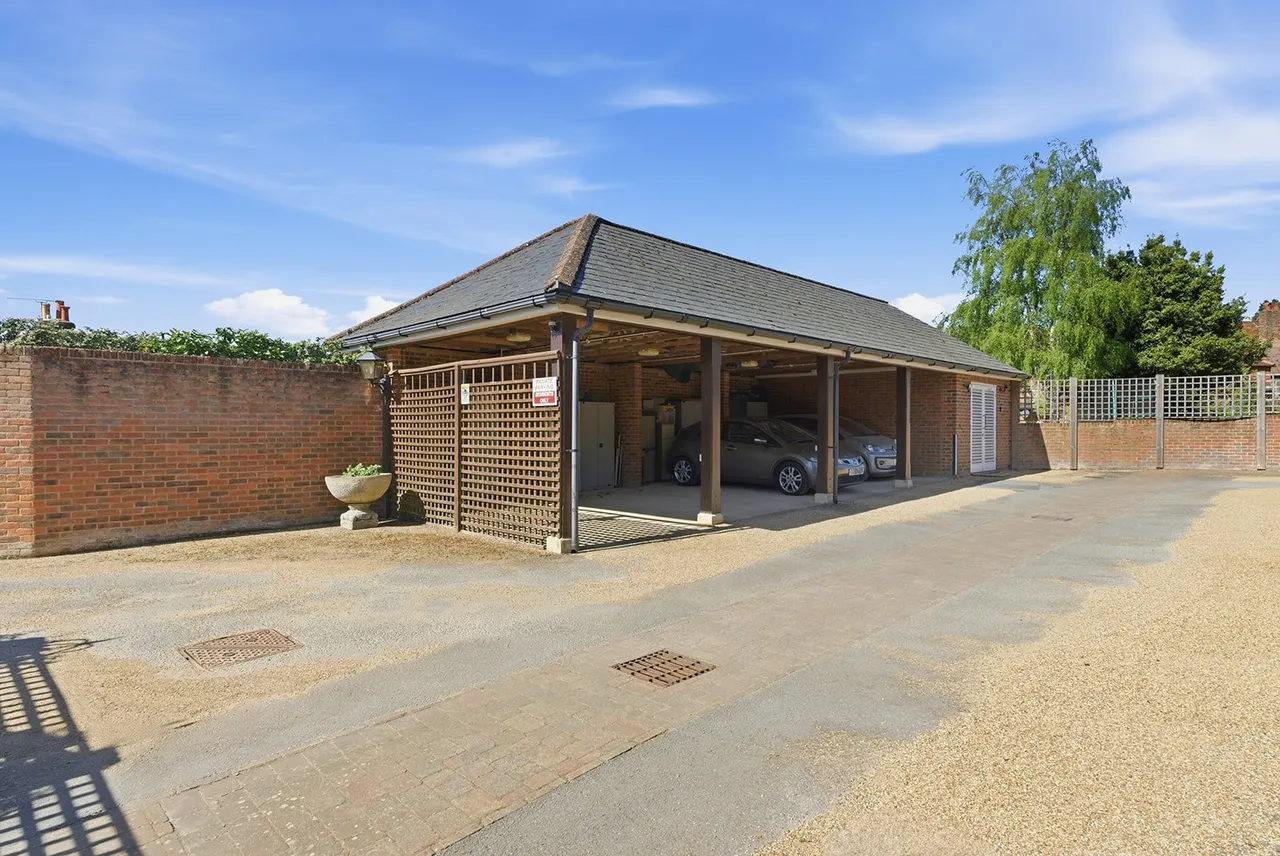 St. Marys Court, Beaconsfield, HP9, photo 12