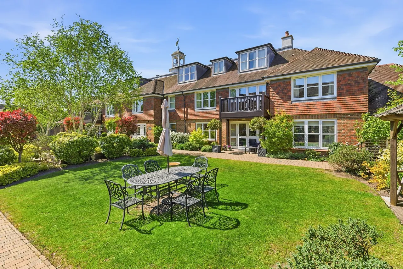 St. Marys Court, Beaconsfield, HP9, photo 11