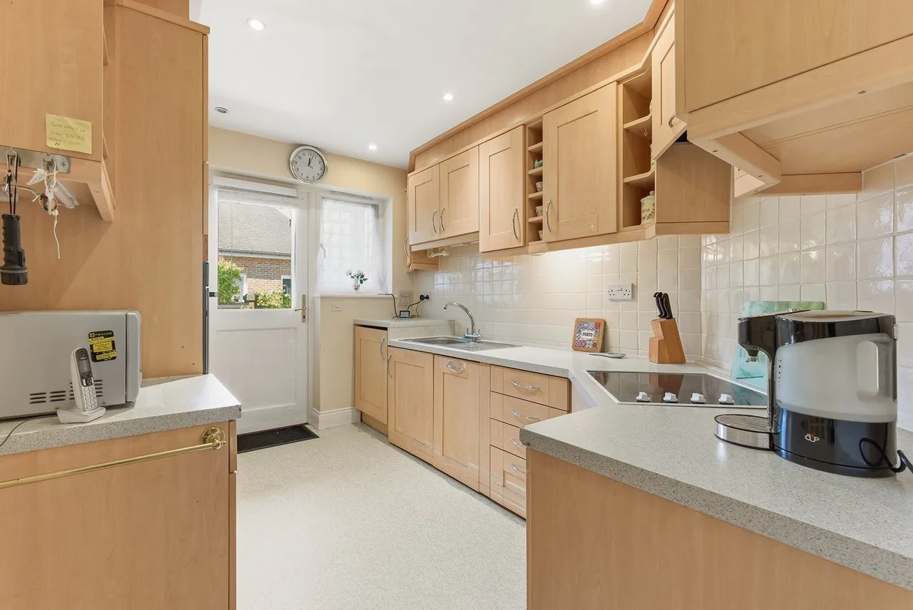 St. Marys Court, Beaconsfield, HP9, photo 3