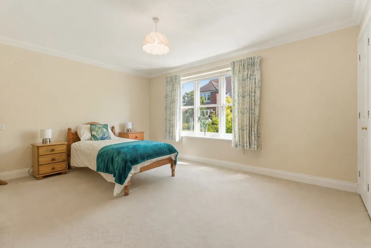St. Marys Court, Beaconsfield, HP9, photo 7