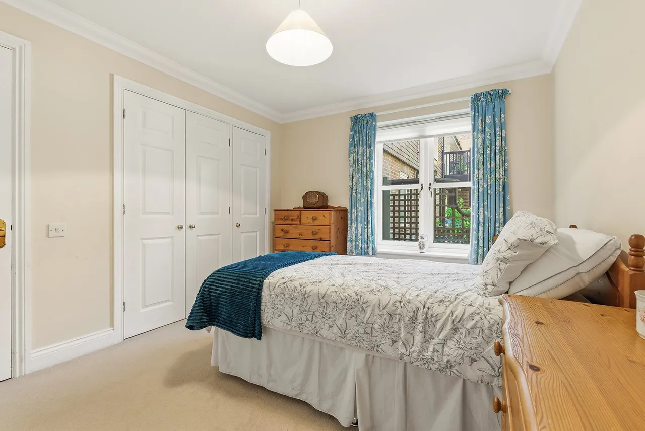 St. Marys Court, Beaconsfield, HP9, photo 9
