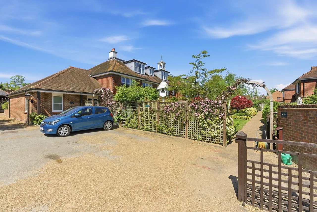 St. Marys Court, Beaconsfield, HP9, photo 13