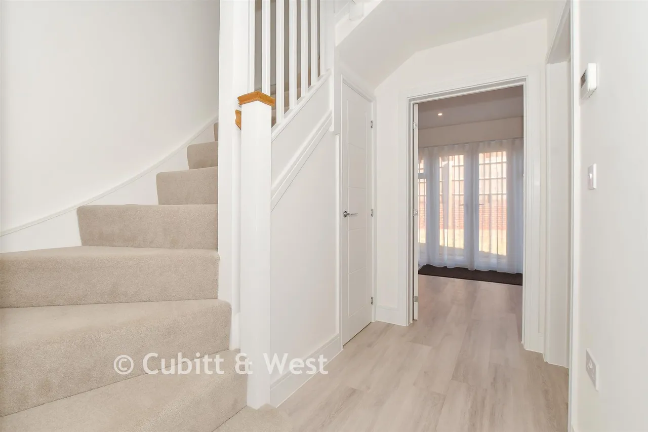 Burdock Road, Horsham, RH12, photo 4