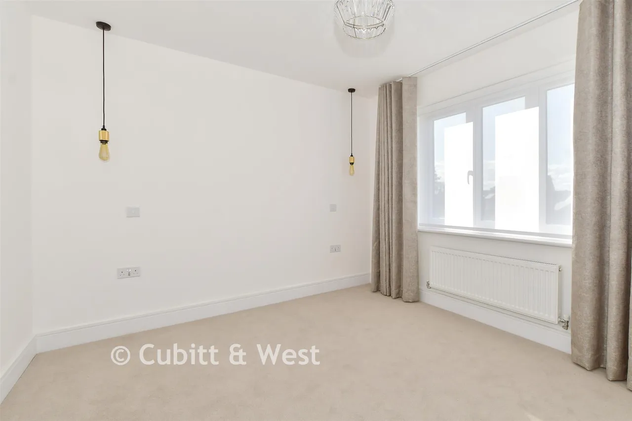 Burdock Road, Horsham, RH12, photo 11