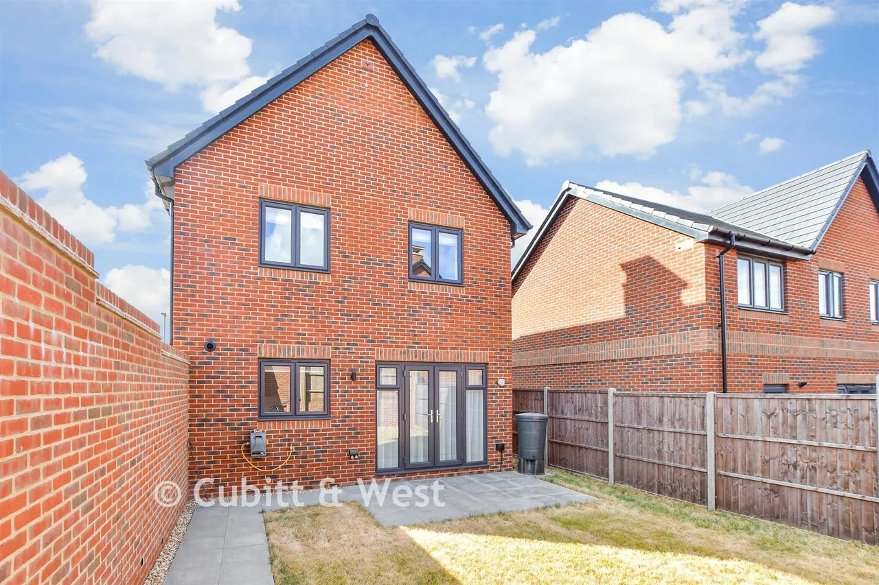 Burdock Road, Horsham, RH12, photo 16