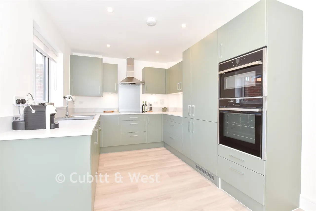 Burdock Road, Horsham, RH12, photo 5