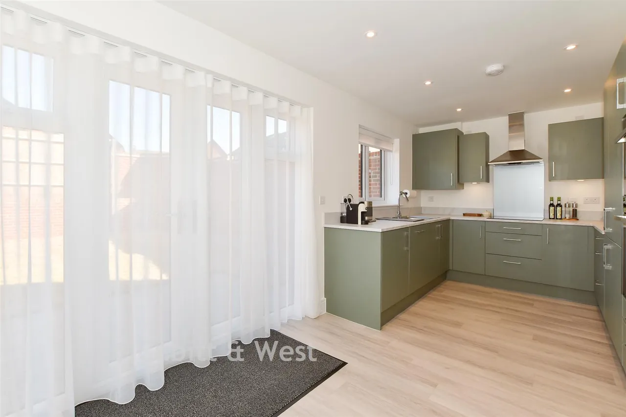 Burdock Road, Horsham, RH12, photo 6