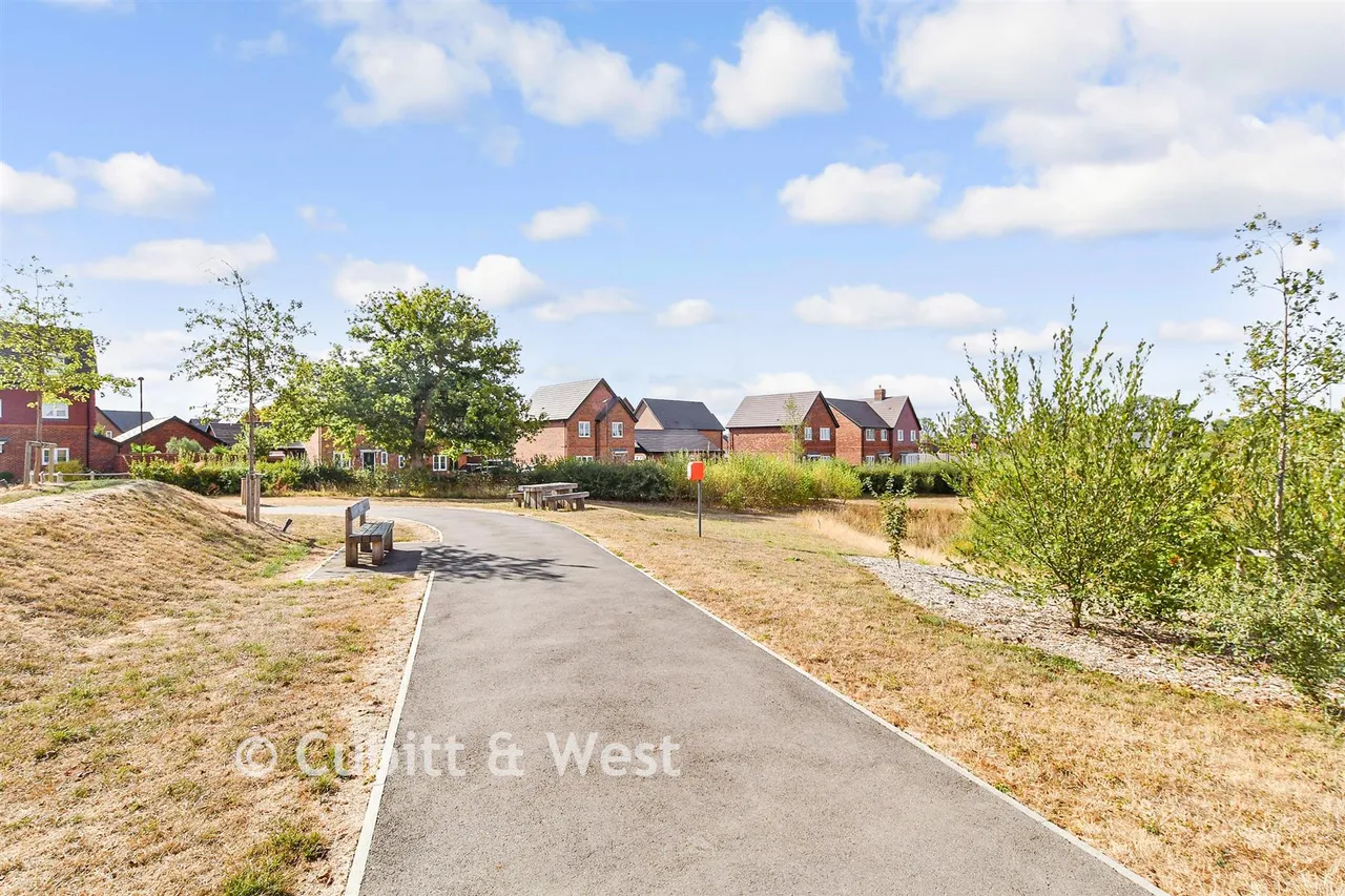 Burdock Road, Horsham, RH12, photo 19