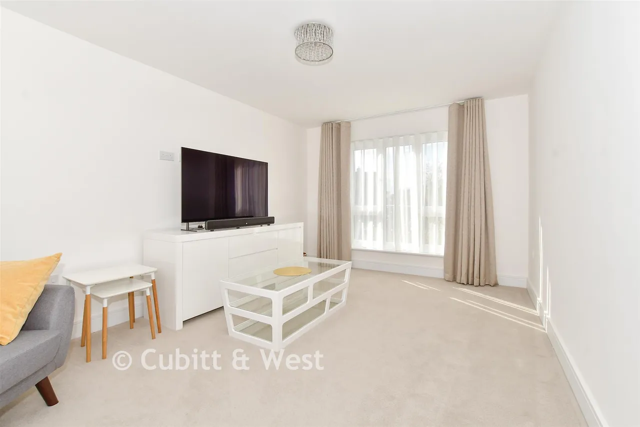 Burdock Road, Horsham, RH12, photo 7