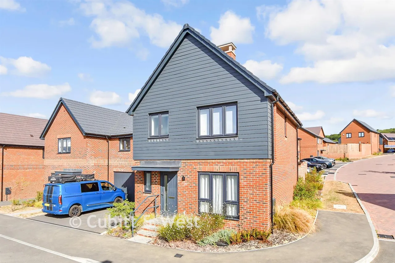 3 bed house for sale, Burdock Road, Horsham, RH12