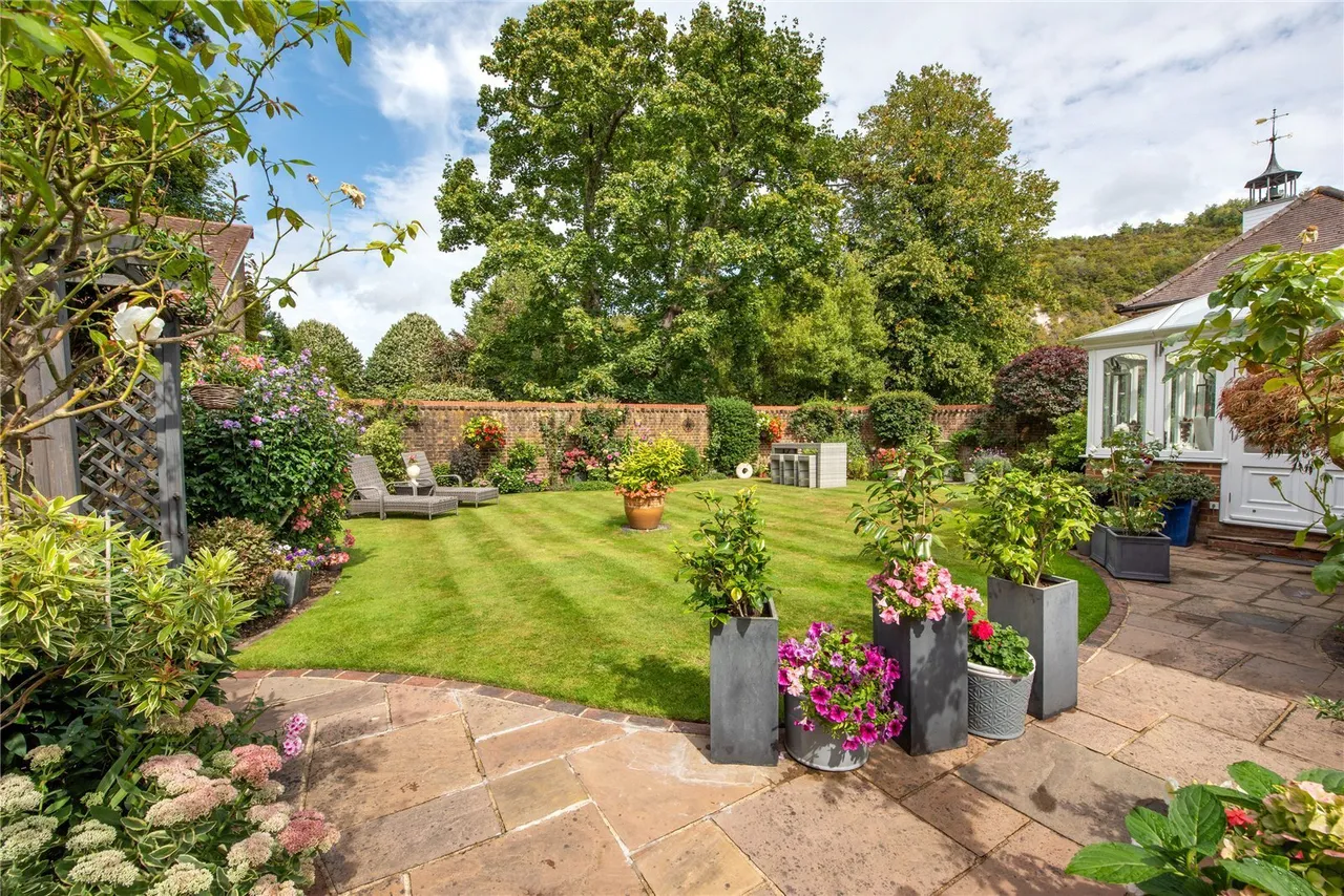 London Road, Dorking, RH5, photo 16