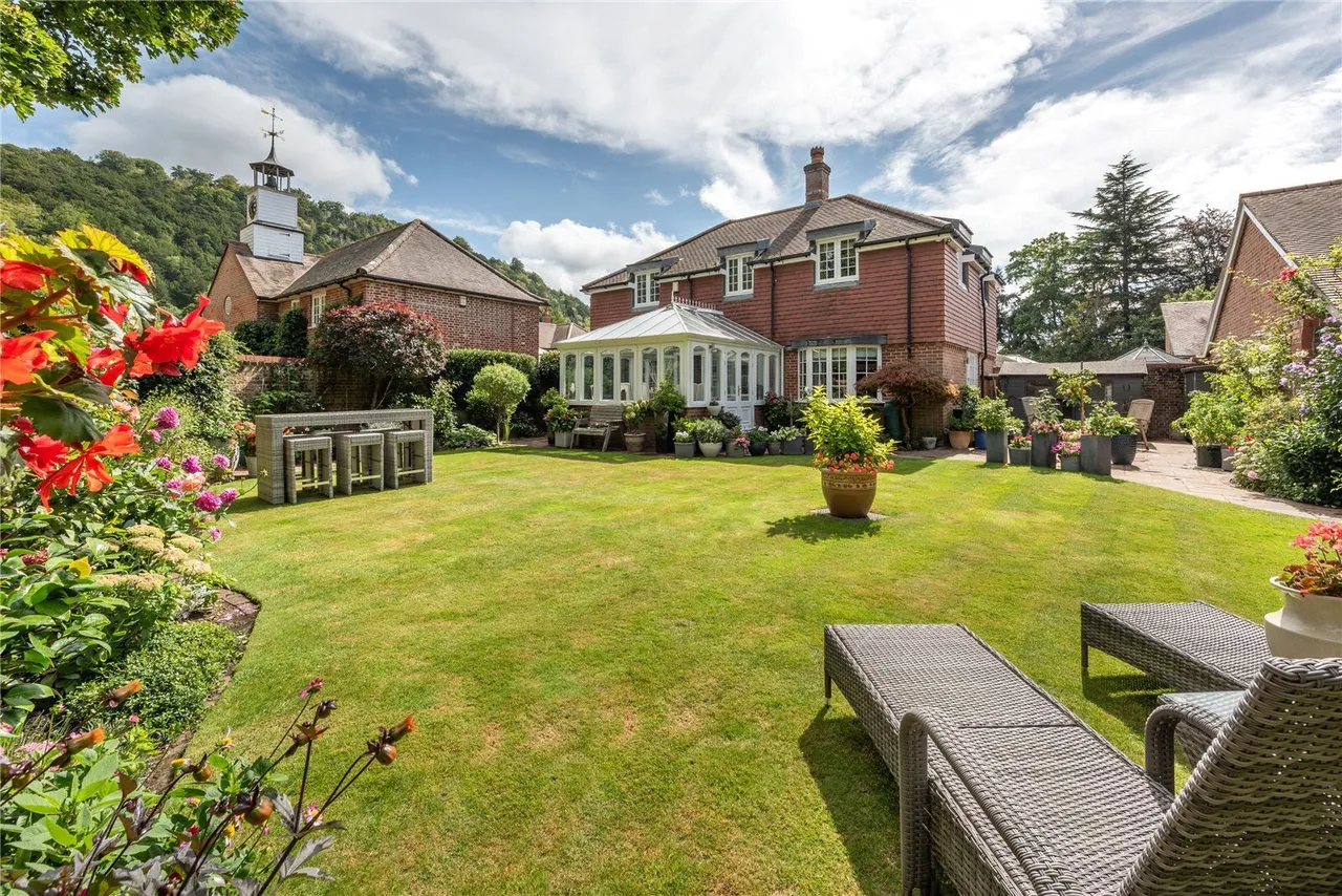 London Road, Dorking, RH5, photo 10