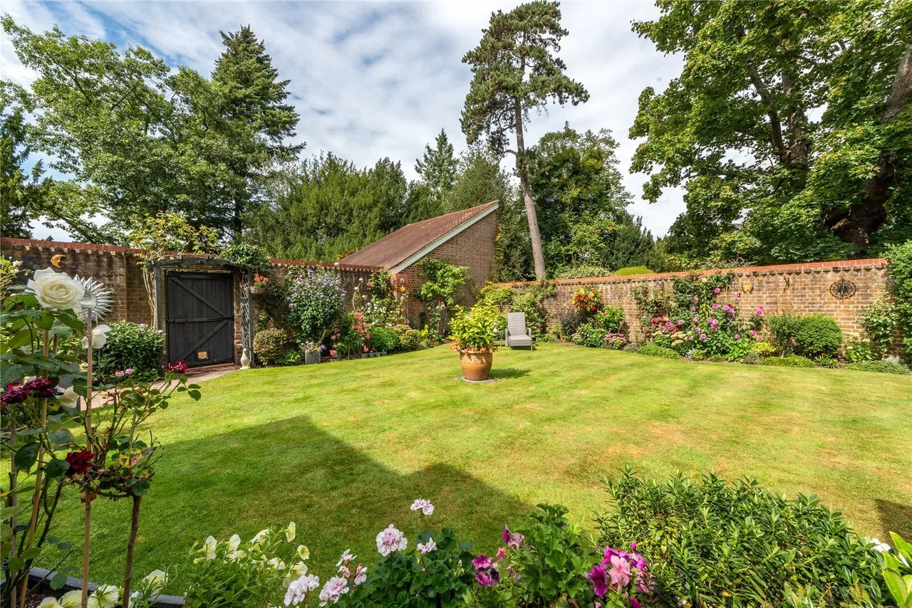 London Road, Dorking, RH5, photo 23