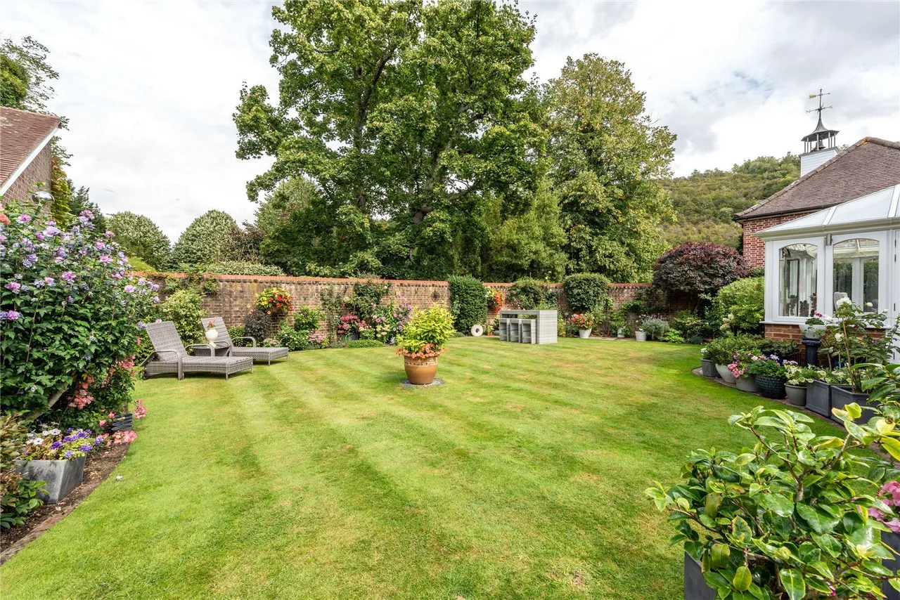 London Road, Dorking, RH5, photo 4