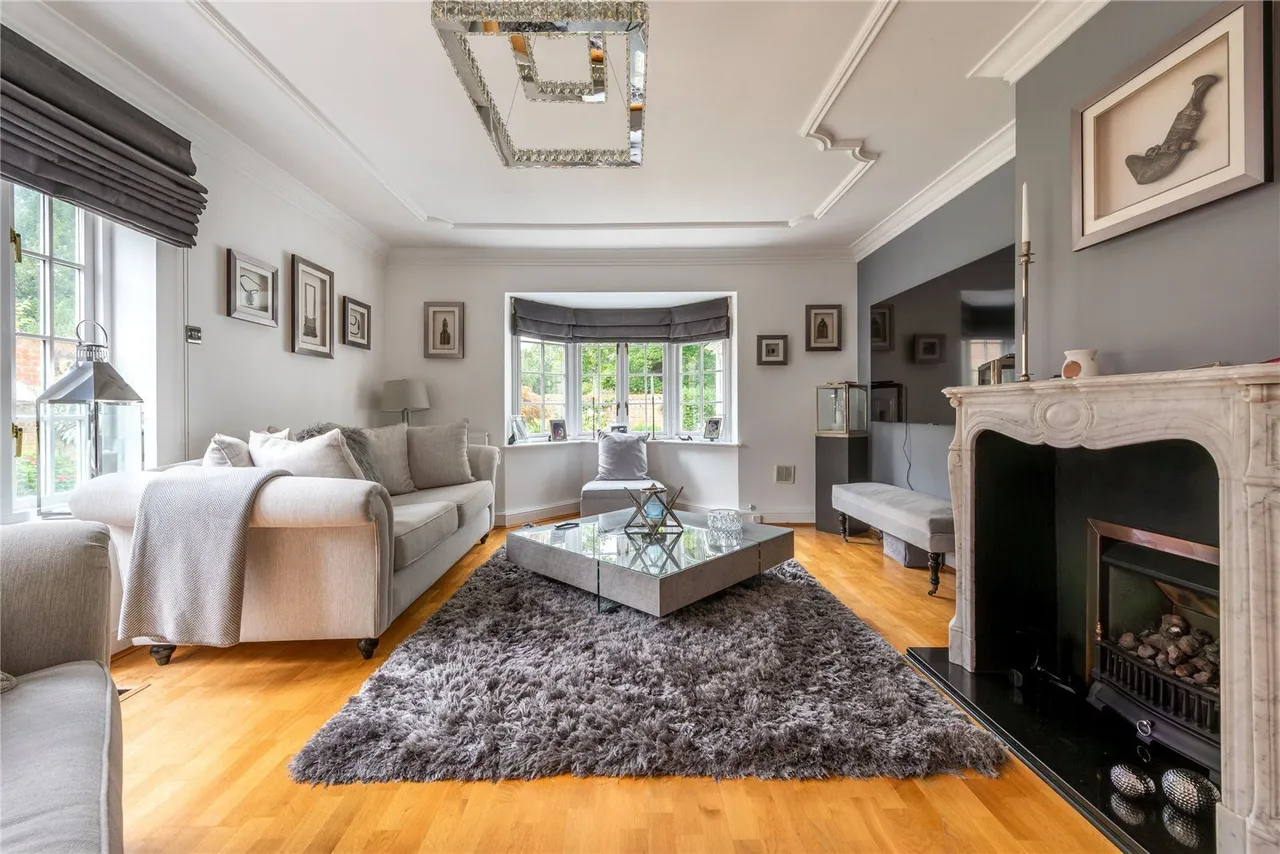 3 bed property for sale, London Road, Dorking, RH5