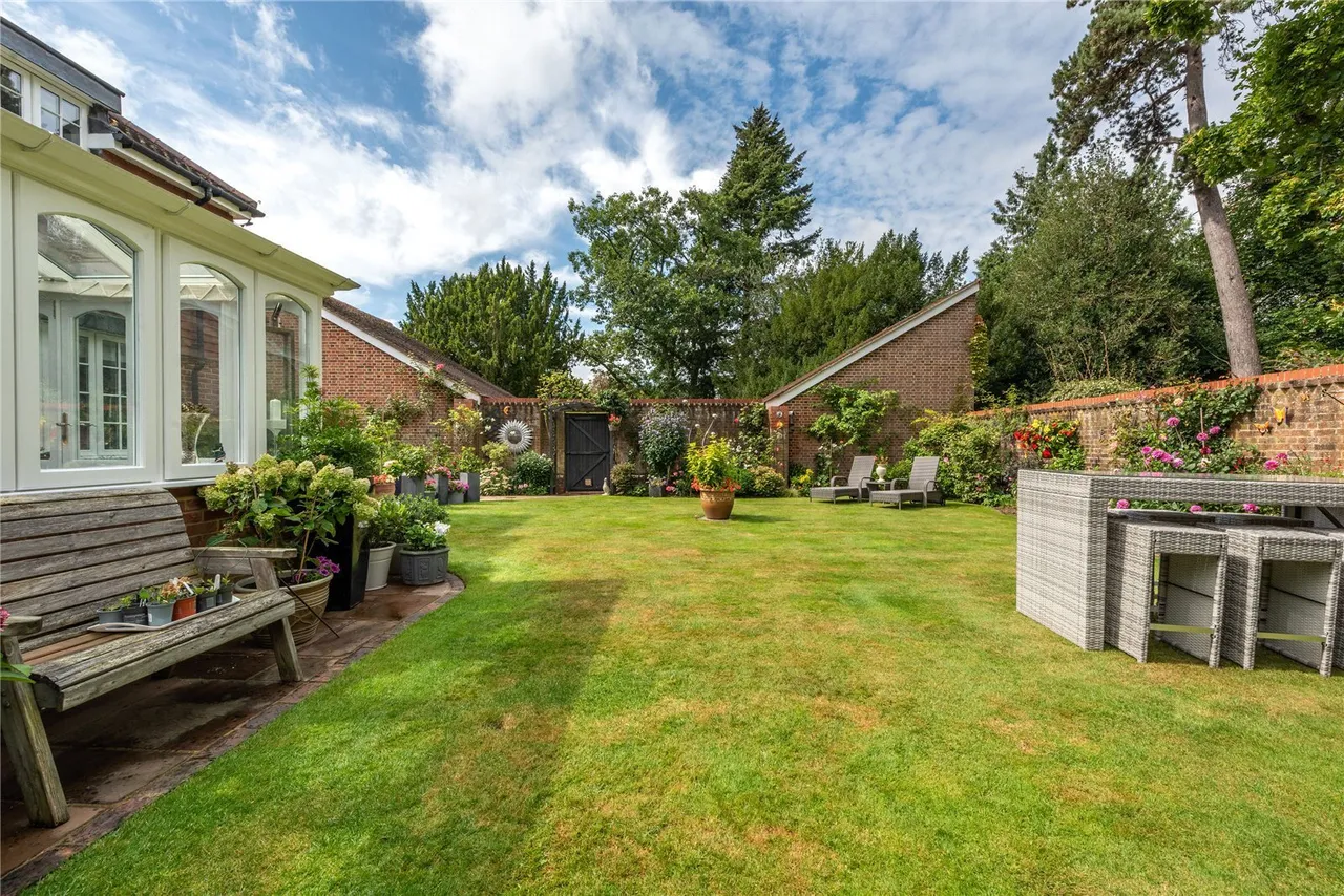 London Road, Dorking, RH5, photo 13