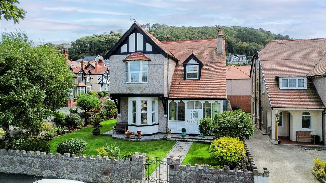 4 bed house for sale — Roumania Drive, Llandudno, Conwy, LL30 1UL