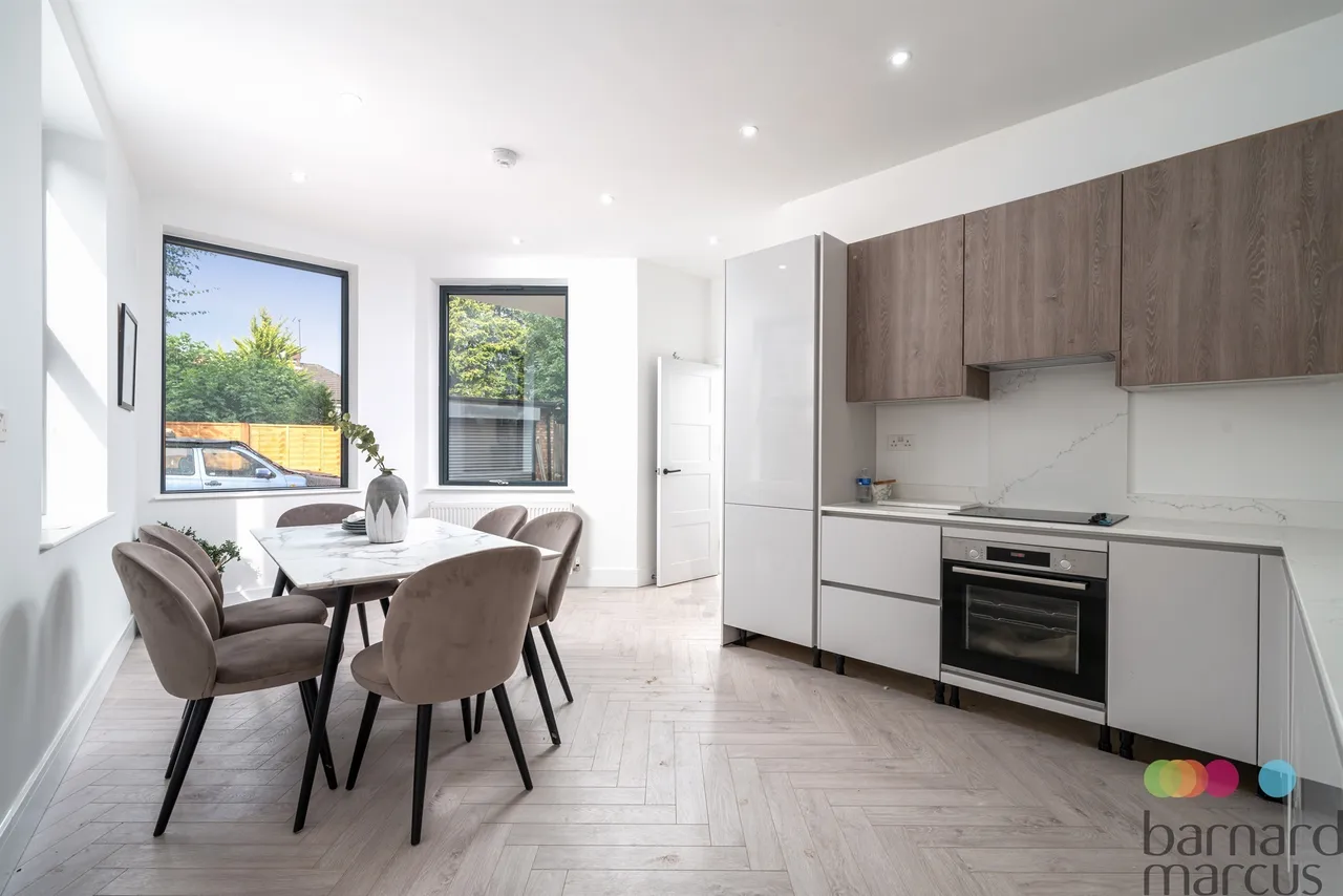 Powys Mews, Palmers Green, London, N13, photo 5