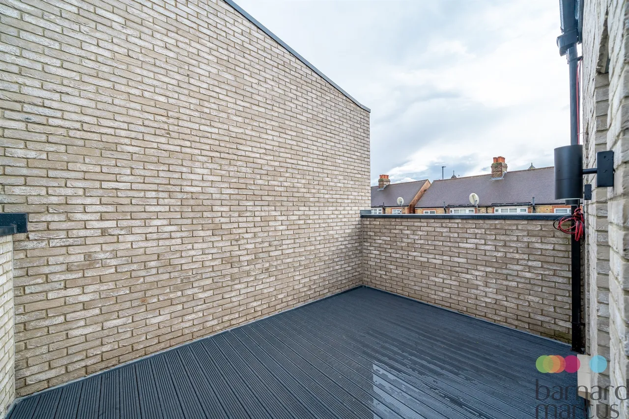Powys Mews, Palmers Green, London, N13, photo 3