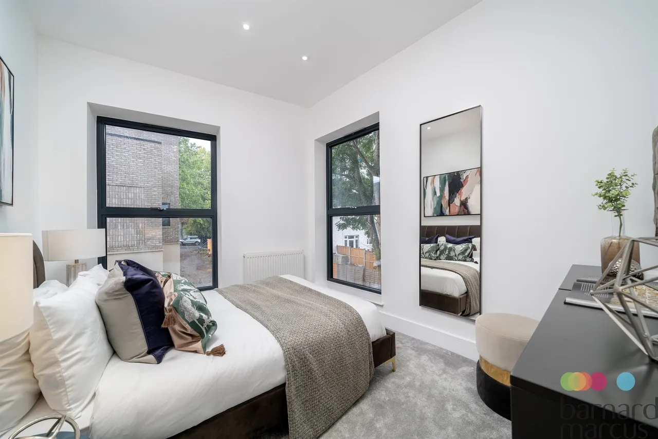 Powys Mews, Palmers Green, London, N13, photo 6