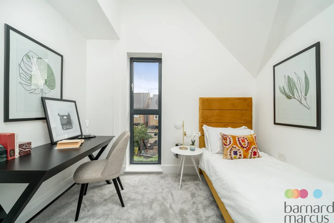 Powys Mews, Palmers Green, London, N13, photo 11