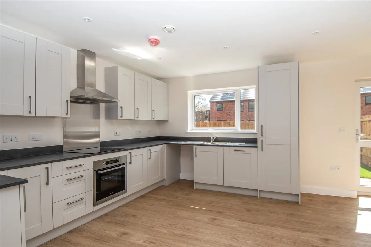 Burcot Close, Bromsgrove, B60 1FF, photo 2