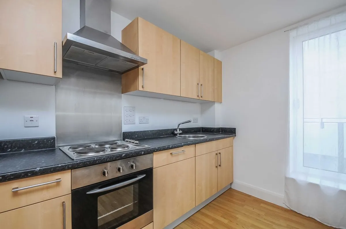 Cowleaze Road, Kingston Upon Thames, Surrey, KT2, photo 4