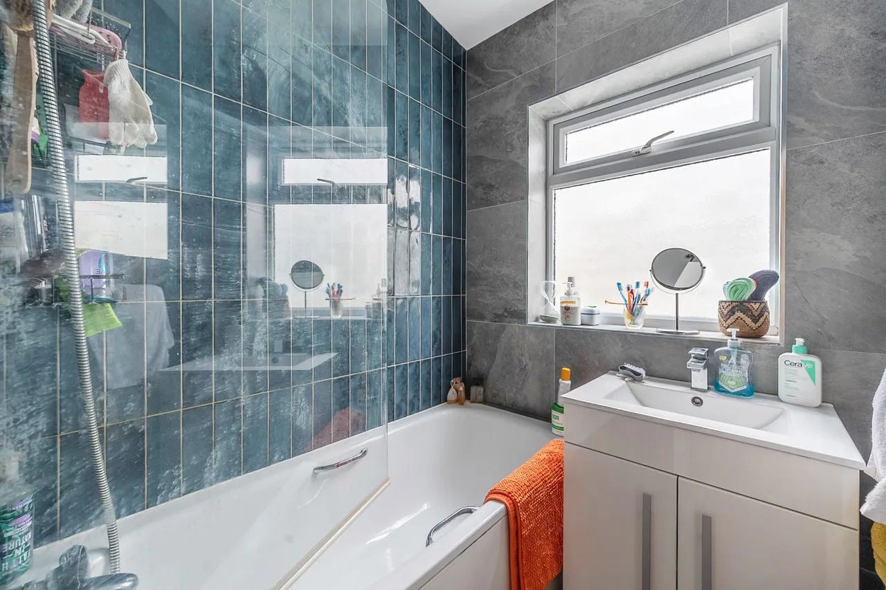 15 Winston Close, Harrow, photo 11