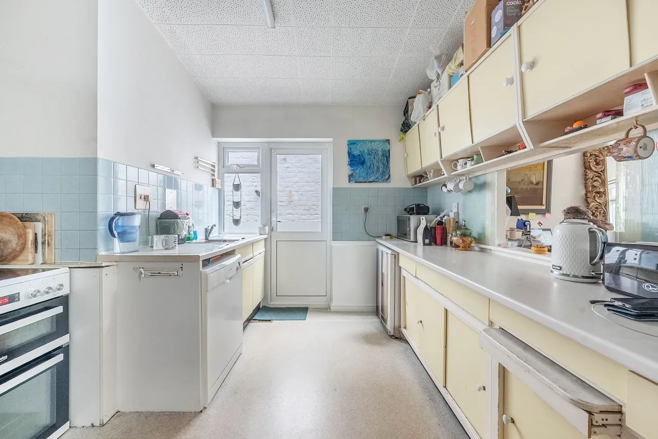 15 Winston Close, Harrow, photo 2