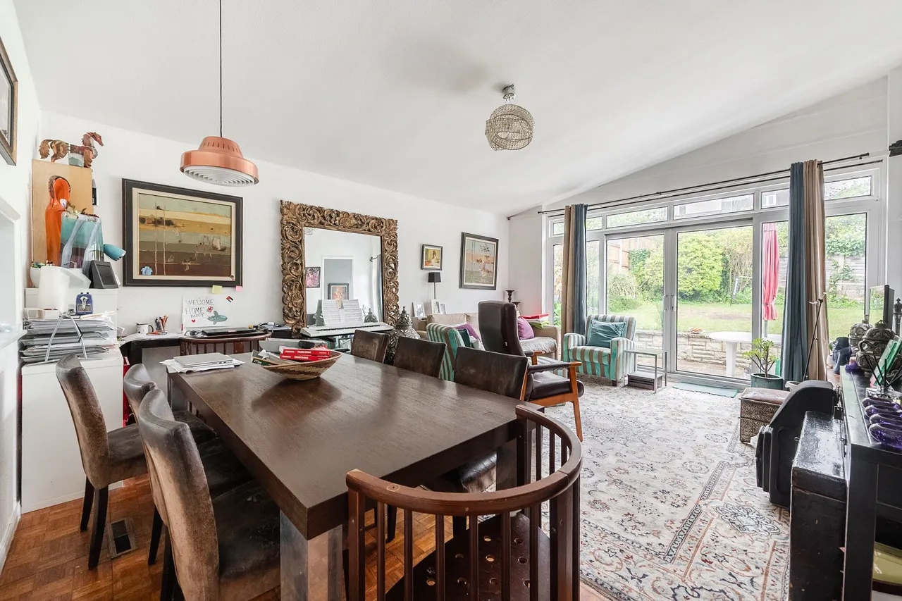 2 bed house for sale — 15 Winston Close, Harrow