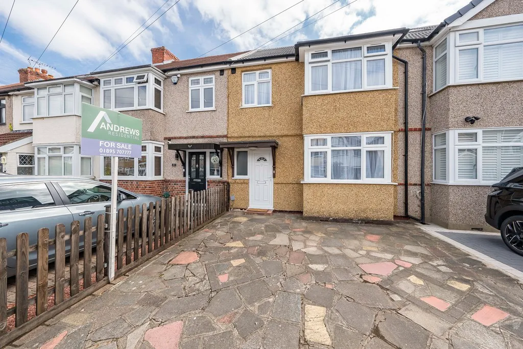 3 bed house for sale — Denecroft Crescent, Hillingdon, UB10