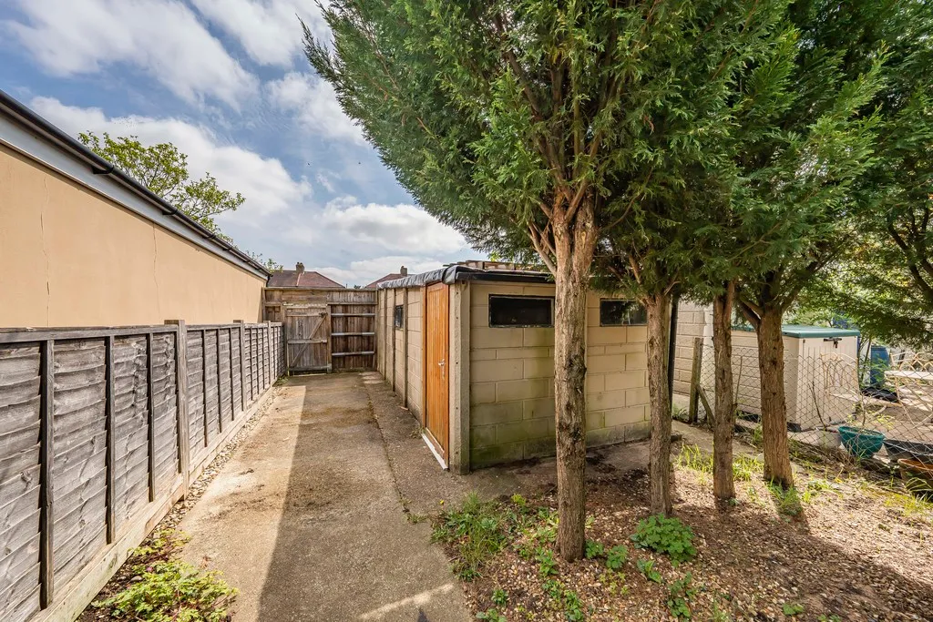 Denecroft Crescent, Hillingdon, UB10, photo 35