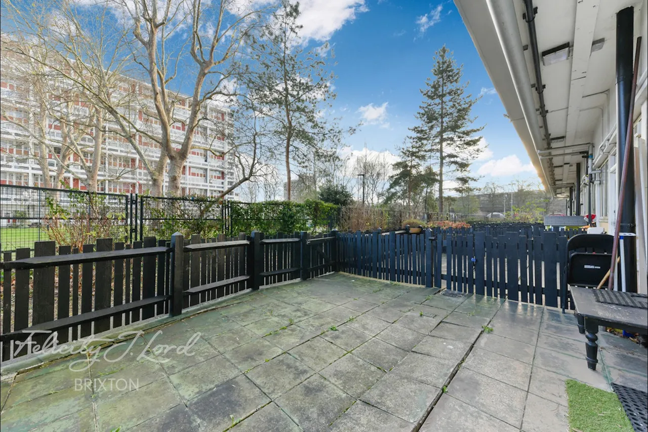 1 bed flat for sale, Barrington Road, London