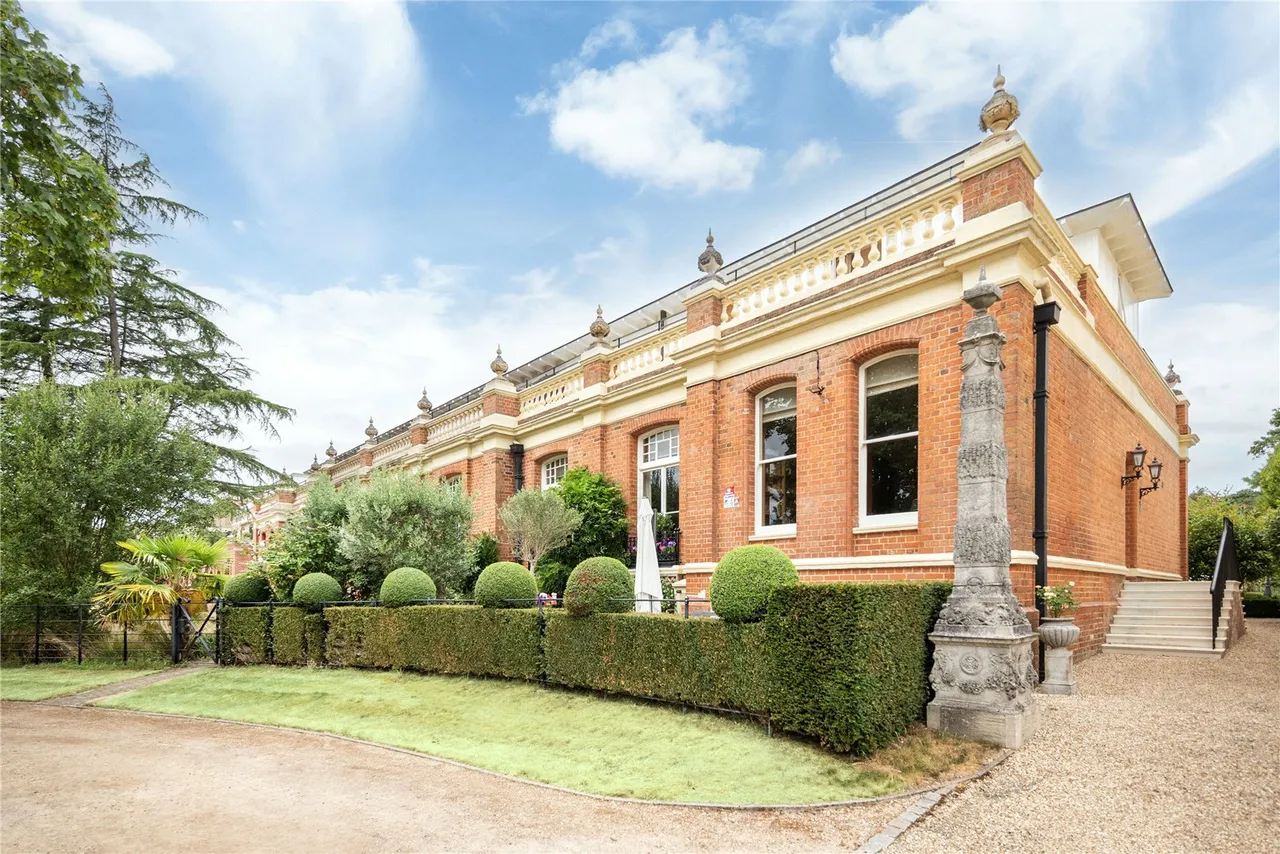 4 bed house for sale — Bentley Priory, Mansion House Drive, Stanmore, HA7 3GL