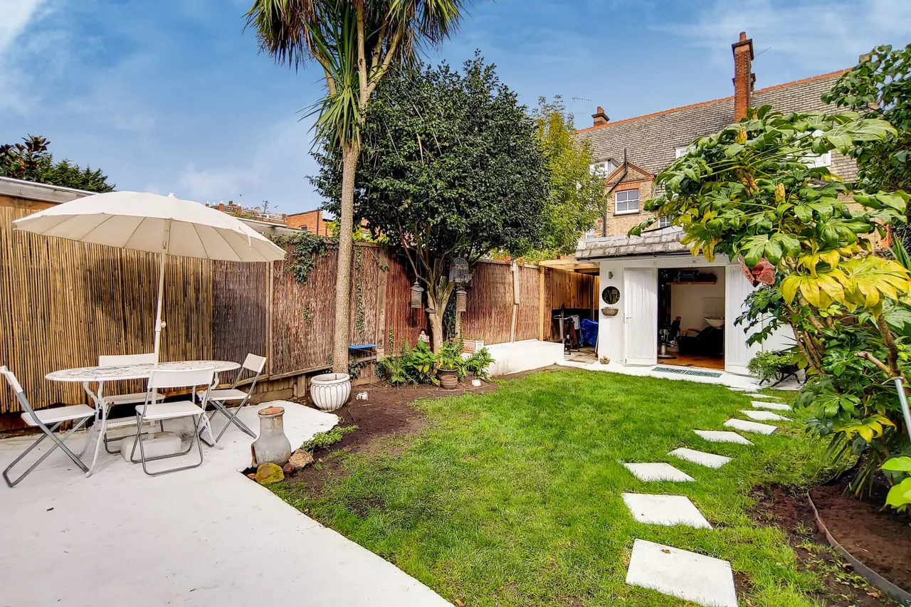 Hoveden Road, London, photo 10