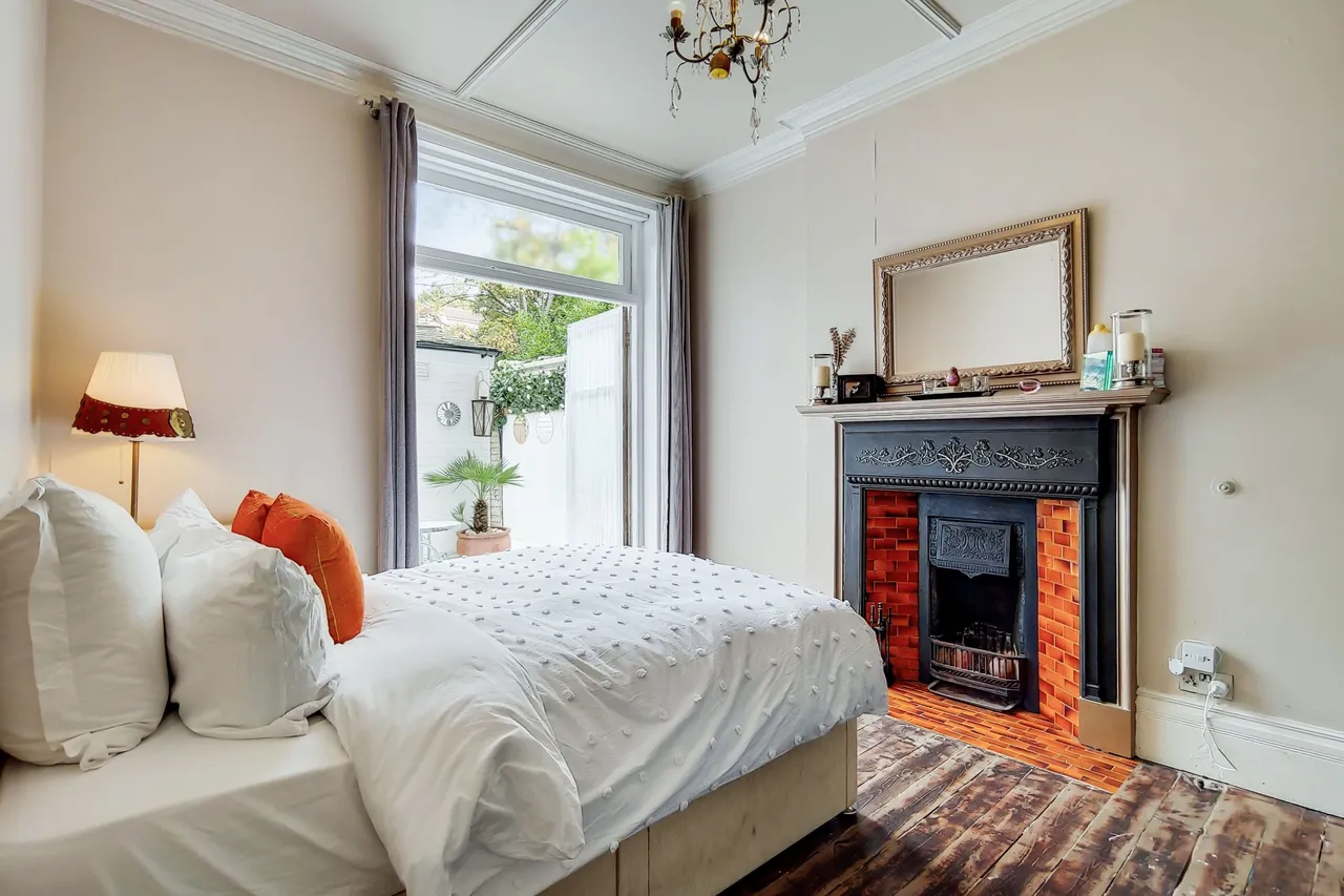 Hoveden Road, London, photo 5