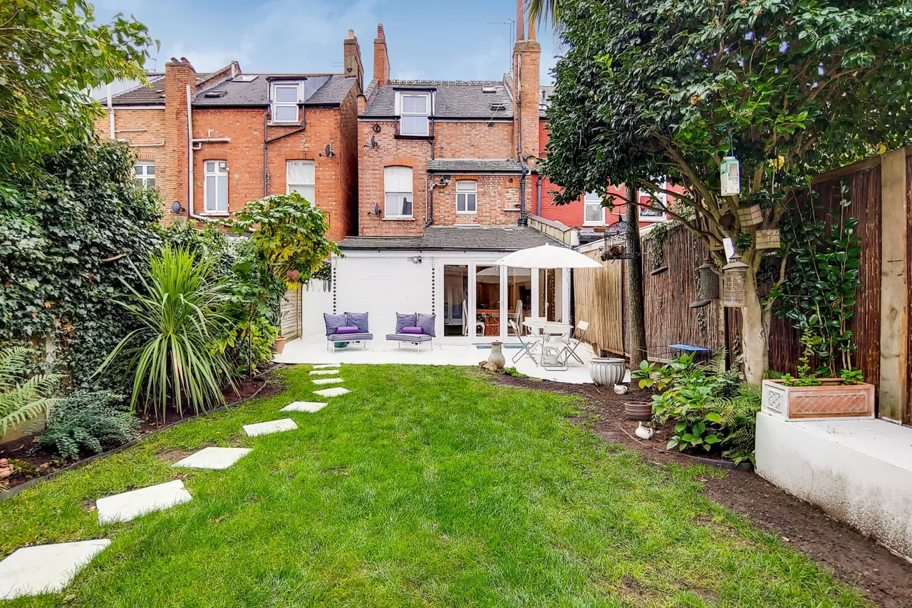 Hoveden Road, London, photo 11