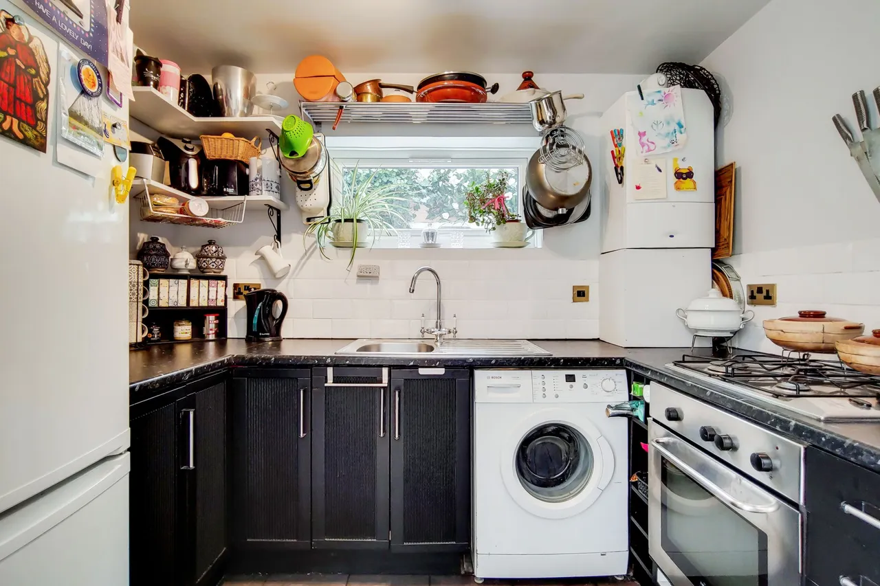 Hoveden Road, London, photo 6