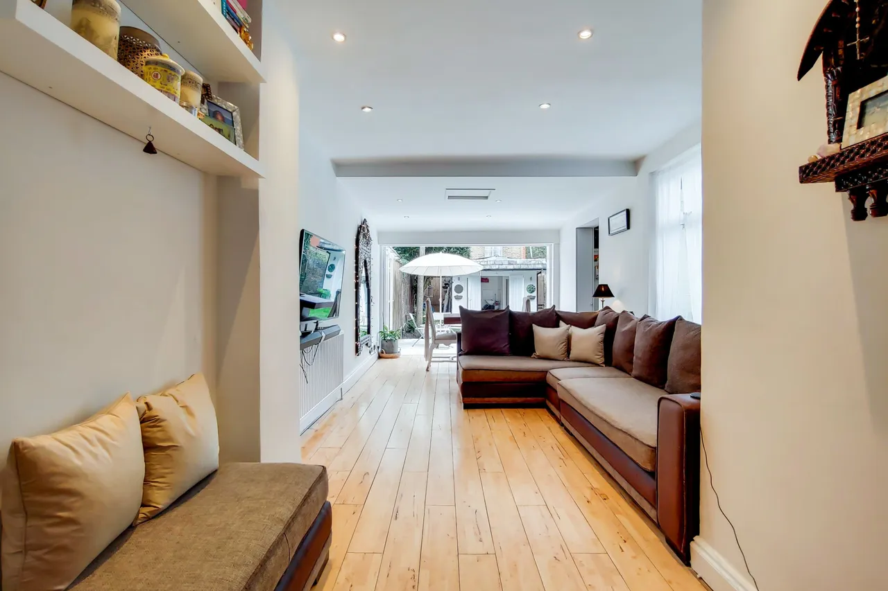 Hoveden Road, London, photo 7