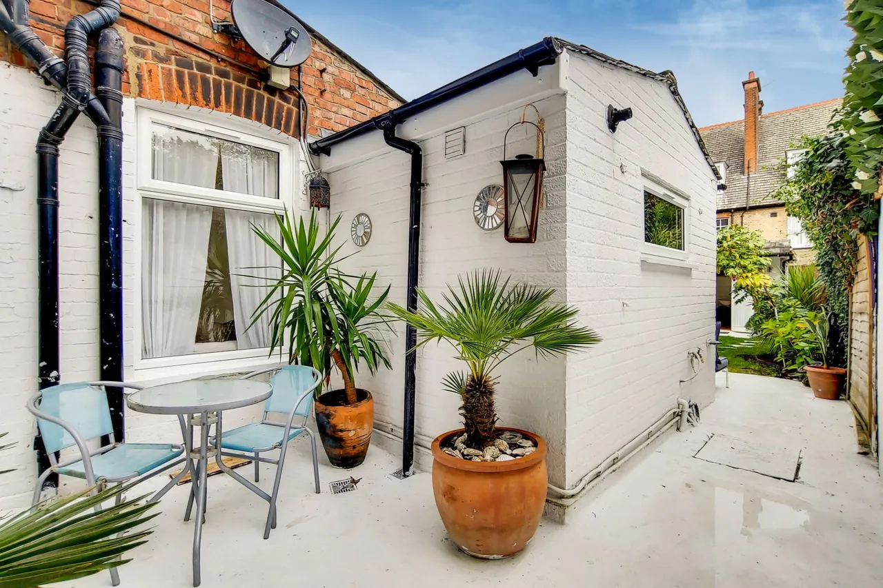 Hoveden Road, London, photo 12