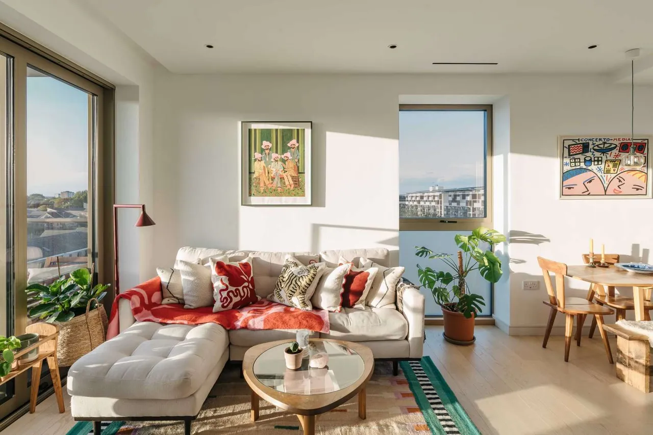 1 bed flat for sale, Downs Road, London, E5