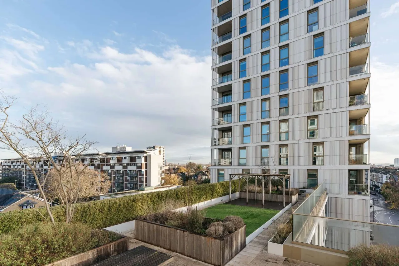 Downs Road, London, E5, photo 22